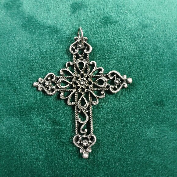 Lot of Four Gothic Cross Pendants - Picture 2 of 5